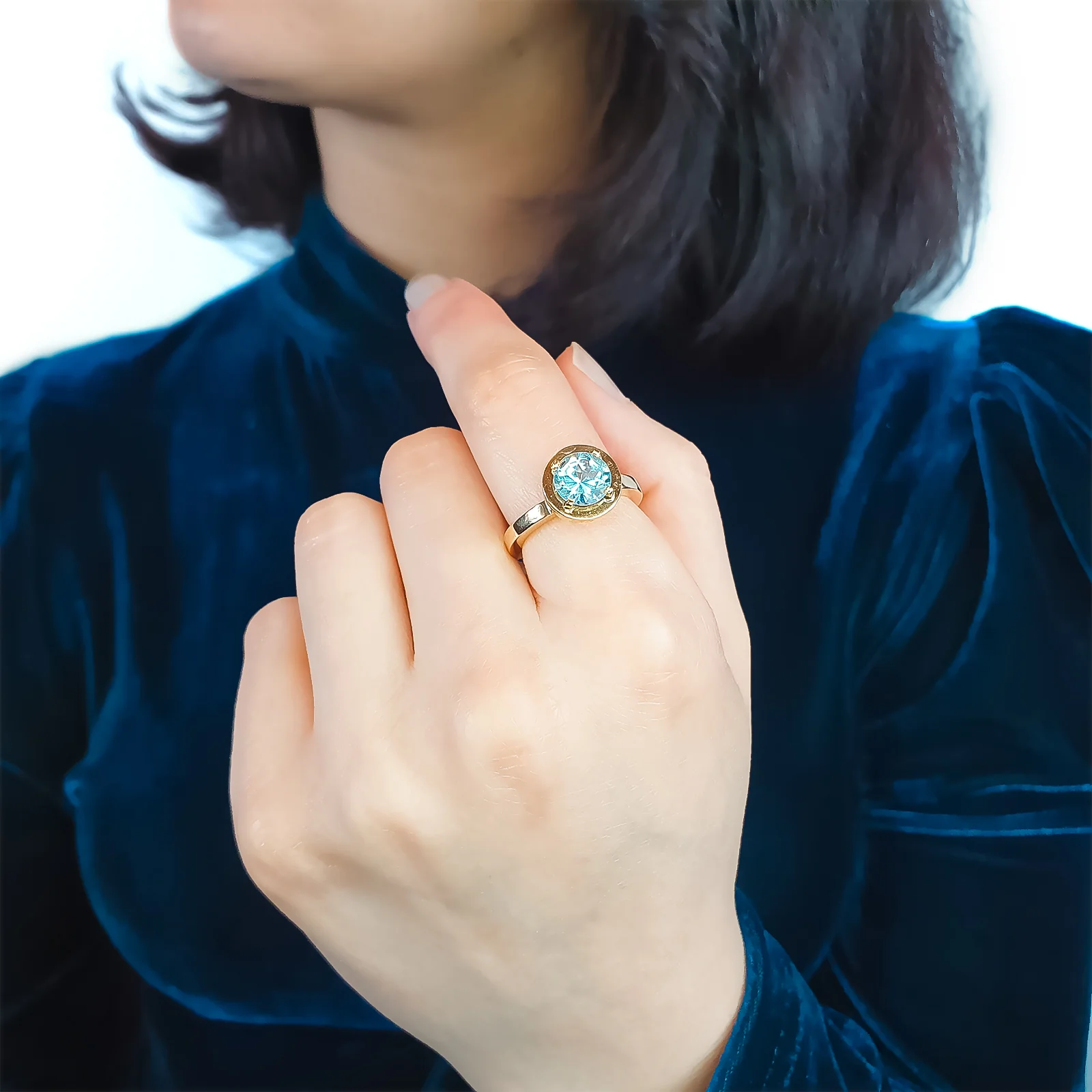 Handgefertigter Ring mit blauem Topas